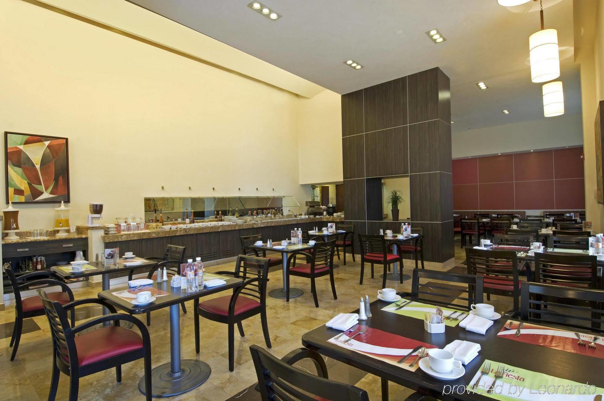 Fiesta Inn Express Ciudad Obregón Restoran fotoğraf